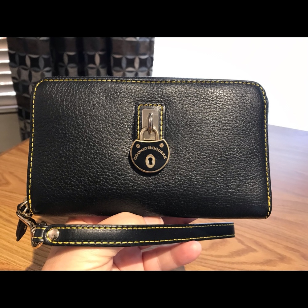 Dooney & Bourke Black Samba zip around wallet